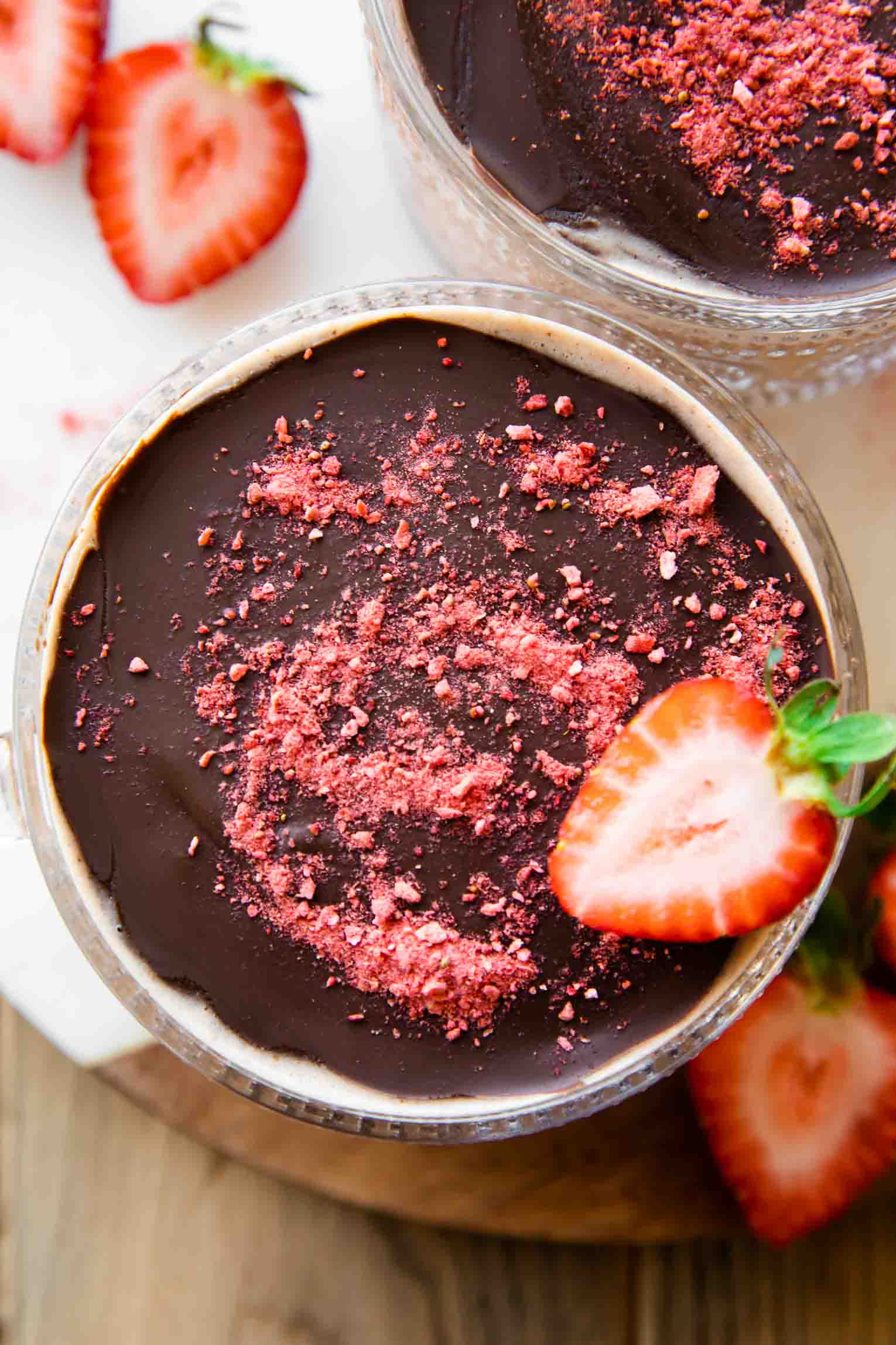 Decadent Chocolate Strawberry Overnight Oats: Healthy Breakfast in 10 Mins